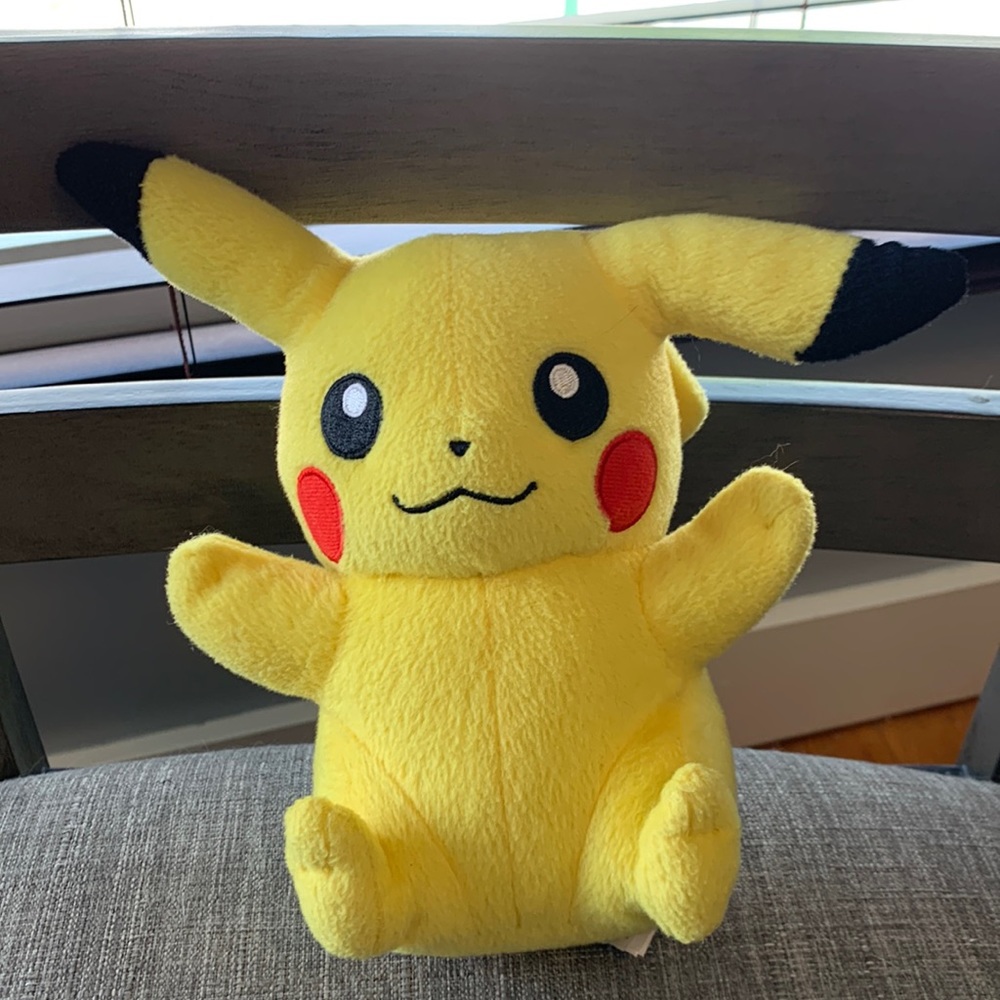 Pokémon Tomy Pikachu plush
